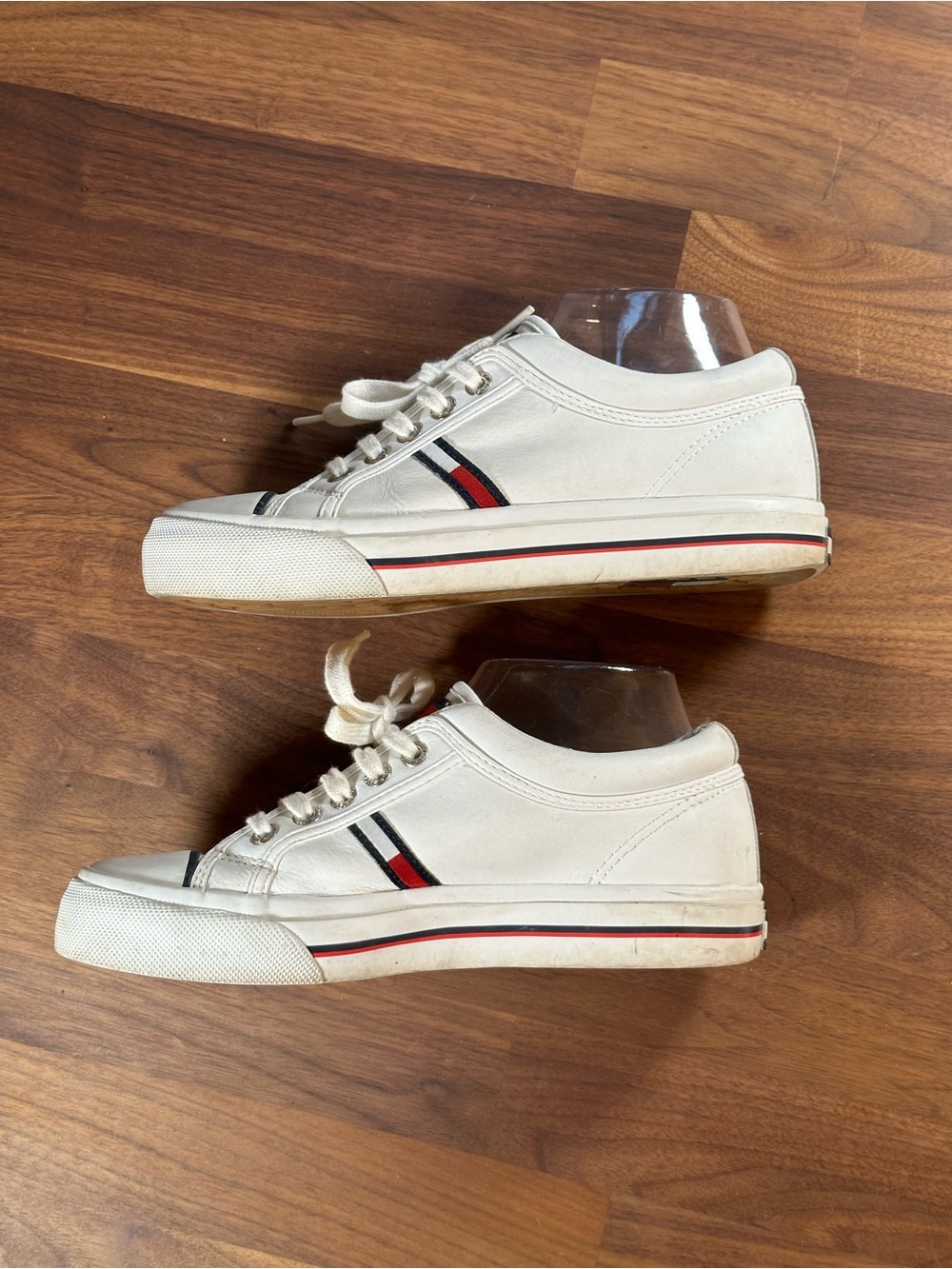 Tommy Hilfiger White Low Top Sneakers Women’s 7.5M Red Navy Stripe Lace Up
